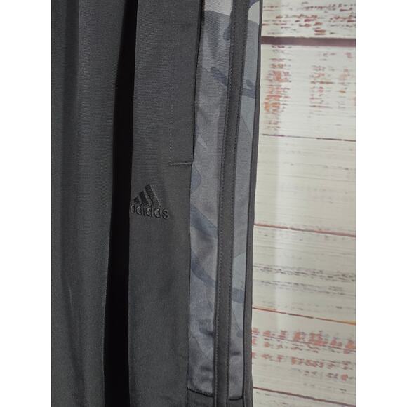 Adidas LOT of 2 pair of mens shorts size medium - Picture 2 of 7